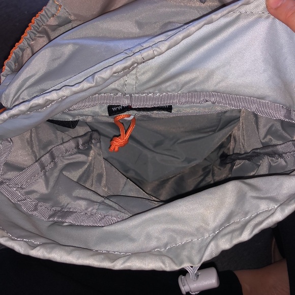 Great Travel/Hiking Bag for the Casual Photographer - Picture 5 of 13